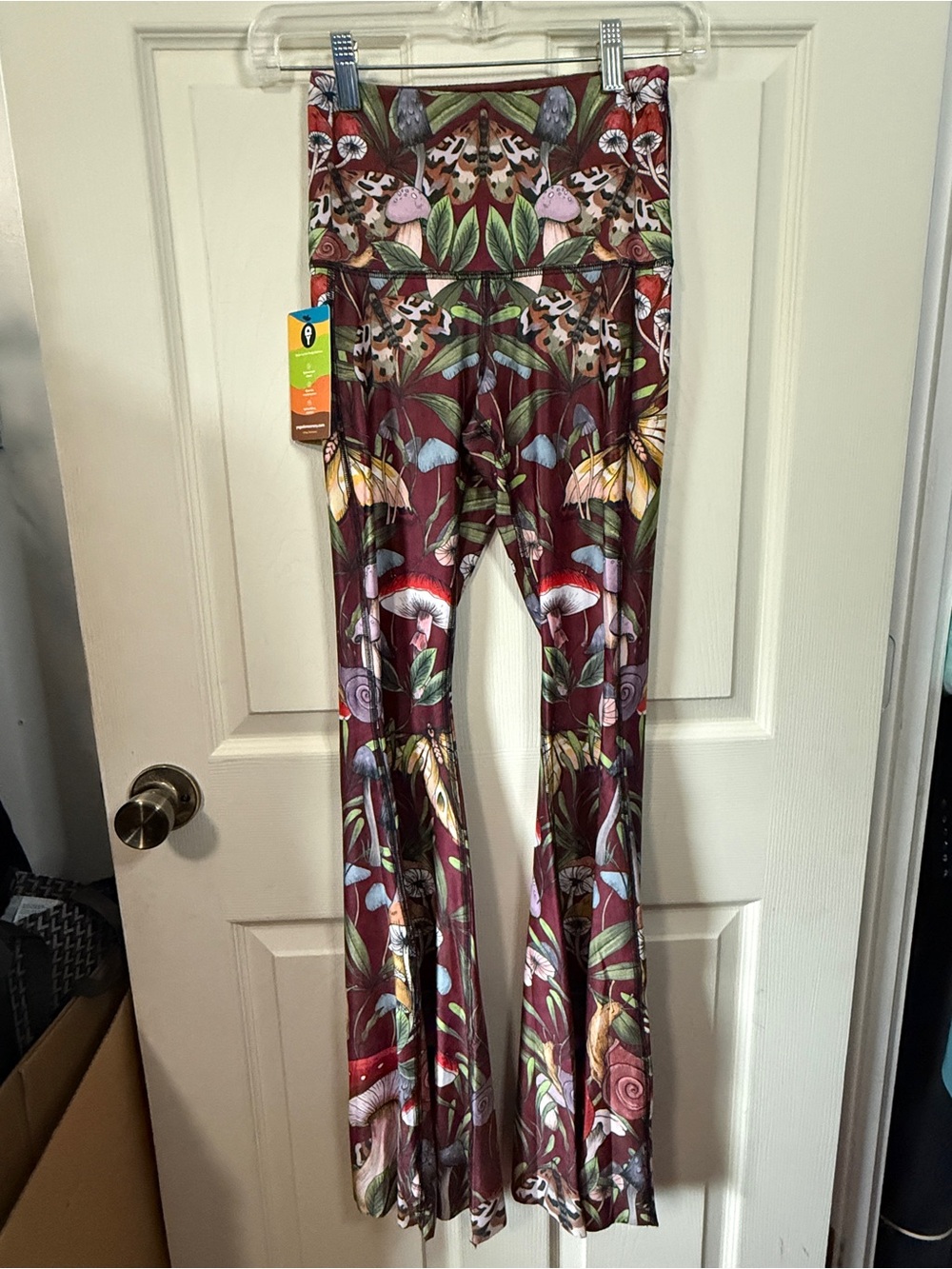 Yoga Democracy Fun Gal Mushroom Print Bell-Bottom Leggings Woman’s XS - Picture 2 of 13